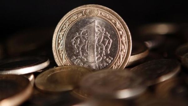 انخفض سعر الليرة التركية مجدداً أمس إلى أدنى مستوى تاريخي لها لتبلغ 2,14 مقابل الدولار، كما شهدت سوق الأسهم التركية انخفاضاً حاداً لتخسر 3.76%