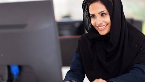 خصصت كل من دبي وقطر نسباً أقل من ميزانياتهما العامة للإنفاق على رواتب القطاع العام