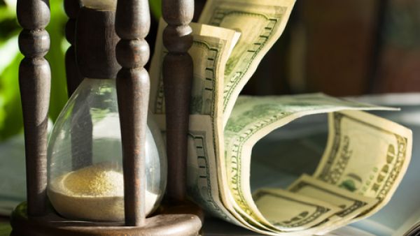 تصر رئيسة الفيدرالي الأمريكي جانيت يلين على ضرورة التريث وضمان صلابة تلك المعايير قبل الإقدام على تغيير سعر الفائدة، لما للقرار من تأثير يتجاوز الاقتصاد الأمريكي ليطول الاقتصاد العالمي