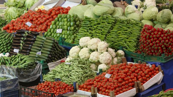 تركيا تفتح منافذ لبيع الخضروات والفواكة لمواجهة الأسعار الجنونية 