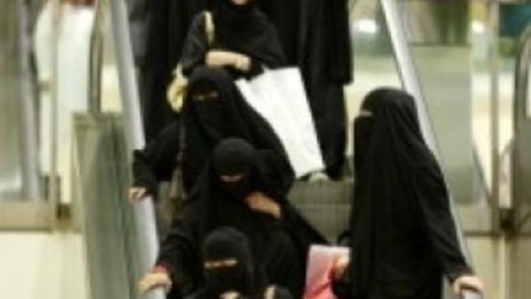 وزارة العمل تدعم منشآت المستلزمات النسائية النظامية بـ 75 في المائة