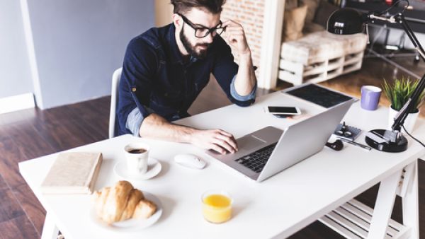 العمل مع فرق مختلفة في مكان العمل نفسه، يساعدك على أن تكون موظفاً متمرساً ومنتجاً بشكل أكبر العمل مع فرق مختلفة في مكان العمل نفسه، يساعدك على أن تكون موظفاً متمرساً ومنتجاً بشكل أكبر