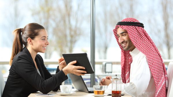 استطلاع الرأي الذي أجراه موقع Bayt.com أن 98% من المشاركين في الاستطلاع والبالغ عددهم 9934 شخصًا قالوا إنهم يخططون للبحث عن عمل جديد في عام 2017