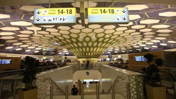 تأخرت توسعة مطار أبوظبي الدولي وهو المطار الرئيسي للإمارة بالفعل نحو خمسة أشهر حتى ديسمبر/كانون الأول 2017