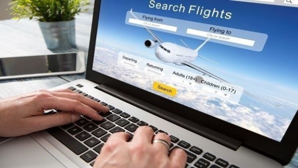 الخطأ عند حجز رحلات الطيران عبر الإنترنت