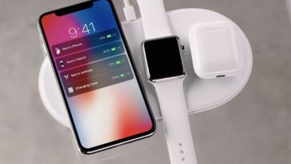 AirPower is a wireless charging system that lets you power up your iPhone, Apple Watch 3 and AirPods, all at the same time. (TR)
