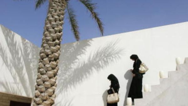 ضمت القائمة اسماء نسوة يعملن في مجالات مختلفة بداية من صناعة القرار الى قطاعات الترفيه والاعلام والتكنولوجيا والعمل الخيري وغيرها