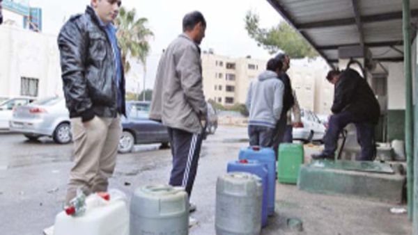 توقع نقيب اصحاب محطات المحروقات ومراكز توزيع الغاز فهد الفايز زيادة الطلب على كافة اصناف المحروقات خلال الاسبوع الحالي