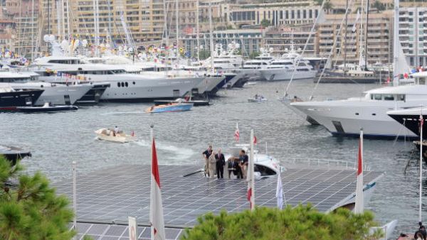 A new waterfront development in Tripoli with high-end restaurants, shops and accommodation will either give a badly needed boost to an impoverished city, or it will further divide an already fragmented society