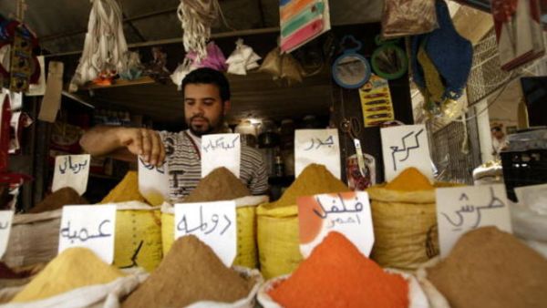 لا أحد من التجار الكبار سوف يرفع الأسعار لأن هذا سيؤدي إلى انخفاض حركة الأسواق وبالتالي مستوى الشراء لا أحد من التجار الكبار سوف يرفع الأسعار لأن هذا سيؤدي إلى انخفاض حركة الأسواق وبالتالي مستوى الشراء