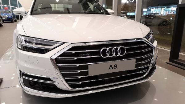 أودي A8