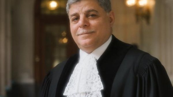 منذ اكثر من ست سنوات خلت تعاملت الحكومات السابقة مع ملفات الدين العام وعجوز المالية العامة وفق اسلوب المسكنات بعيدا عن الحلول العلاجية الناجعة لذلك وجدنا انفسنا امام كرة ثلج متدحرجة من علو شاهق تزداد سرعتها دون رد حقيقي
المصدر akhbaralarab.net