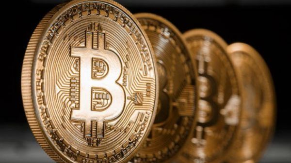 "بيتكوين" تحاصر من جميع الجهات فتتكبد المزيد من الخسائر 