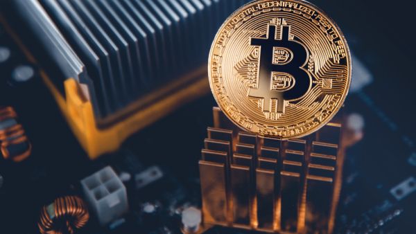 بتكوين تسجل 5 آلاف دولار لفترة وجيزة 
