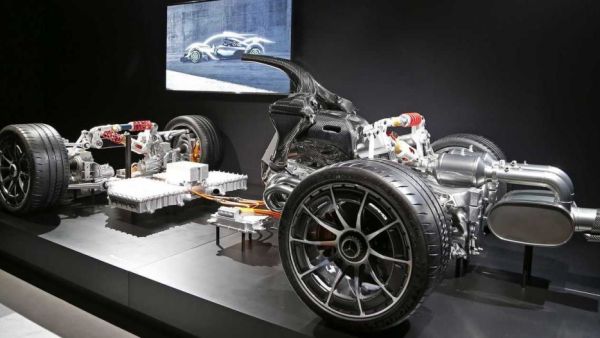 مرسيدس تكشف عن تفاصيل أداء سيارتها الهايبركار AMG Project One
