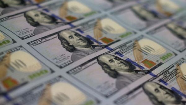 سياسة ترامب بالتلاعب بسعر صرف الدولار في مقابل العملات الأخرى ستؤثر في مكانة الدولار كعملة الاحتياطي الدولي الرئيسة
