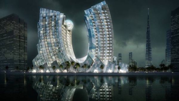 المشروع الواقع على قناة دبي المائية الجديدة عبارة عن تصميم مذهل على شكل حدوة الحصان ومكوّن من برجين وقاعدة منحنية