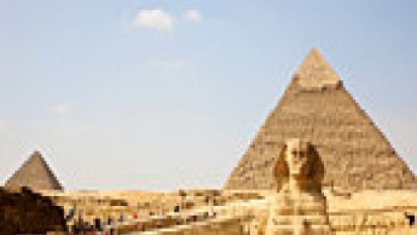 مصر استقبلت 346.5 ألف سائح من كافة دول العالم في شباط (فبراير) مقارنة مع 640.2 ألف سائح في الشهر ذاته من 2015