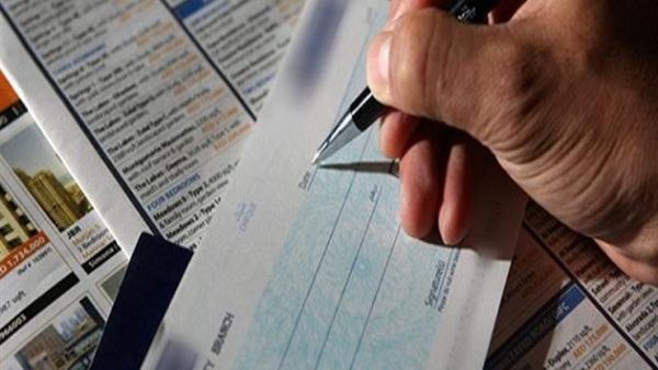 مصر توقف التعامل في الشيكات الورقية الحكومية 
