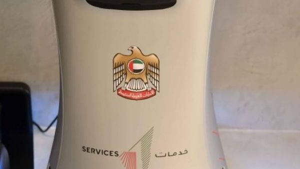 جرى عقد القران في مركز جديد أطلقته حكومة الإمارات اليوم السبت، لتقنيات الذكاء الاصطناعي والروبوتات، لتقديم خدمات ذكية للجمهور