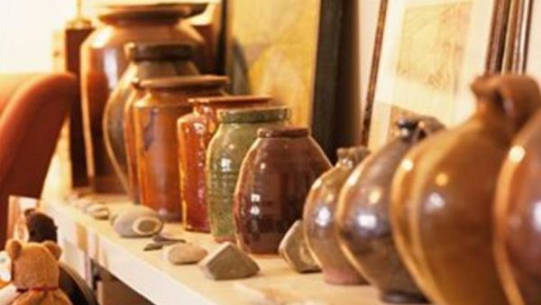 بين الحياري أن النقابة تلقت وعودا من الوزارة بفرض رسوم معينة على استيراد هذه المواد من الخارج