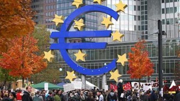 ان التحدي الكبير الذي سيكون أمام الساسة والاقتصاديين هو أن يضعوا نظاماً مالياً جديداً يتسم بالنزاهة والموضوعية ومعايير مسئولة تجاه المجتمع، لا يمكن اختراقها وإلا فإن «طمع المال» سيقود العالم إلى مستقبل مجهول