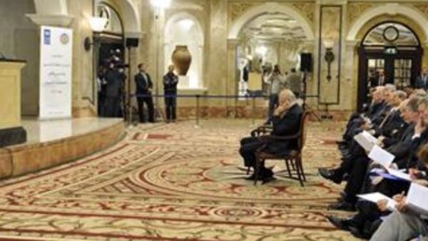 وزير العمل شربل نحاس أصرّ خلال جلسة أمس على رفض أي «مشروع غير قانوني، لا يتضمن رفع الحد الأدنى للأجور إلى 800 ألف ليرة»