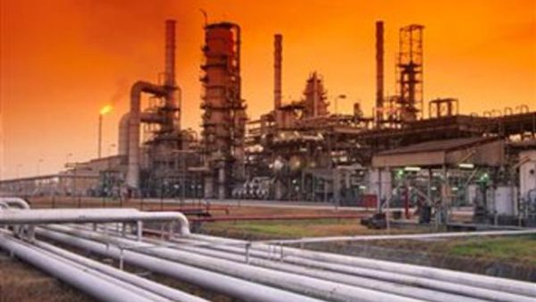 تقوم شركات أجنبية باستخراج النفط في العراق، وتتقاضى مبلغاً مالياً ثابتاً نظير كل برميل يتم إنتاجه بغض النظر عن الأسعار العالمية للنفط تقوم شركات أجنبية باستخراج النفط في العراق، وتتقاضى مبلغاً مالياً ثابتاً نظير كل برميل يتم إنتاجه بغض النظر عن الأسعار العالمية للنفط