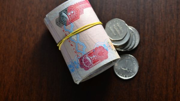 تسعى دول الخليج الى كبح جماح النفقات غير الضرورية، وأعلنت دولاً عدة عن إجراءات تقشفية، وذلك لمواجهة تراجعات أسعار النفط، الذي يعد الممول الرئيسي لدول المنطقة