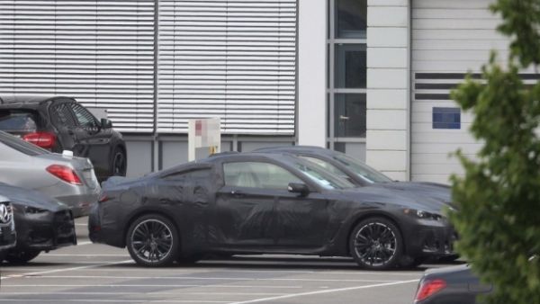 سيارة انفينيتي Q60 كوبيه سيارة انفينيتي Q60 كوبيه