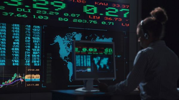 الحذر يخيم على الأسواق العالمية 