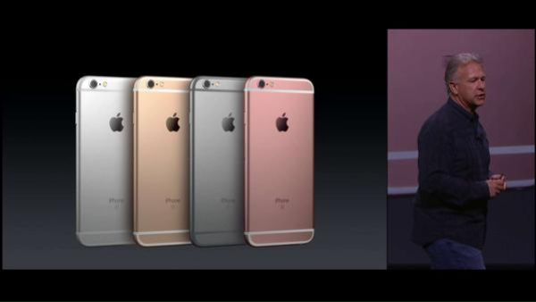 هاتف iPhone 6s يأتي بشاشة قياس 4.7 بوصة، في حين يحمل iPhone 6s Plus شاشة بقياس 5.5 بوصة