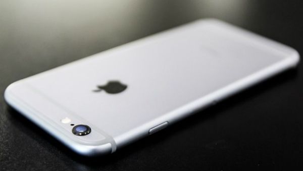 An increasing number of iPhone 6 and 6 Plus devices are showing up in shops with the same problem. (File photo)