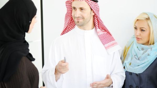 كن مستعداً للحديث بصراحة عن قيمك الخاصة وحدد أهدافك المشتركة؛ فوضوح القيم والأهداف مهم بقدر سلامة المنطق الذي تتحدث به، وكلاهما مهم لعملية صنع القرار