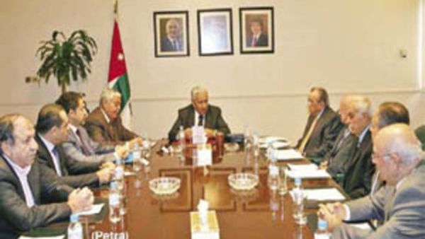 بينت الدراسات أن كلفة رفع الدعم عن المشتقات النفطية على اسرة من ذوي الدخل المحدود ستكون بحدود 143 دينارا سنويا