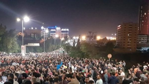 الرزاز بين مطالب المحتجين وضغوط صندوق النقد