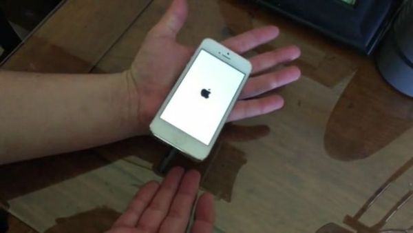 JuiceBox هو أصغر شاحن في السوق، وسيكون متاحا للبيع بسعر 13 دولار فقط ، ويمكن الحصول عليه بعد مروره إلى مرحلة الإنتاج من خلال تقديم تعهد بــ9 دولار على منصة التمويل Kickstarter