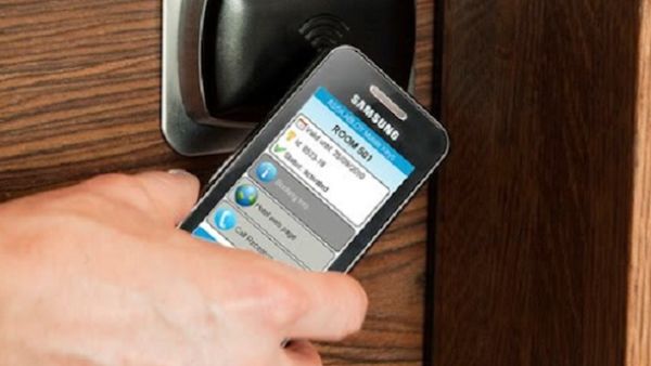 يتميز تطبيق KeyMe بسهولته، فكل ما المستخدم تسجيل حساب فى التطبيق واستخدام كاميرا الهاتف لتصوير المفتاح من الجهتين