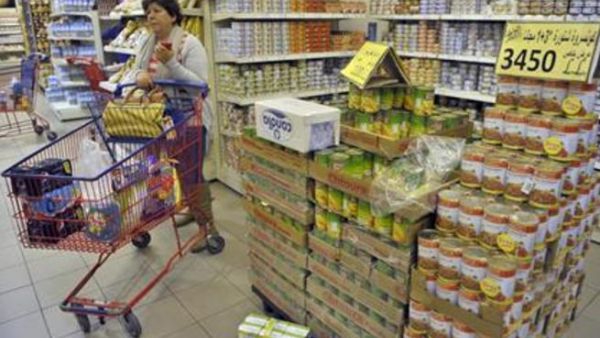 دائما تبقى الاسعار مرتبطة بهامش الربح الذي يقرره التاجر، ووفقا لقاعدة العرض والطلب التي يخضع لها سوق الاستهلاك، خصوصا بعض المواد الغذائية كالحبوب والخضار، كذلك وفقا لمواسم بعض السلع