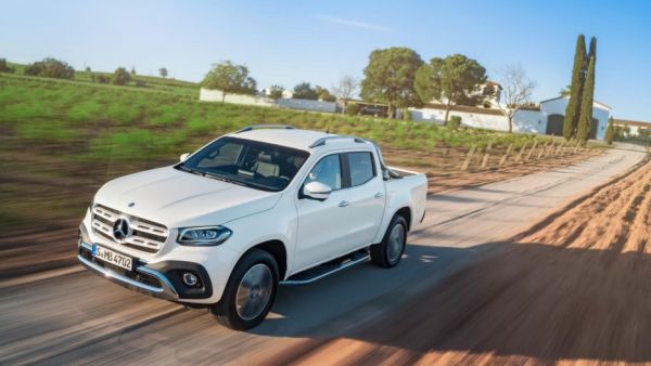 تأتي مرسيدس X-Class على قاعدة عجلات ستشاركها مع نيسان نيفارا بطول 3.15 متر وبطول إجمالي يبلغ 5.34 متر ويبلغ ارتفاع السيارة عن الأرض 202 مم