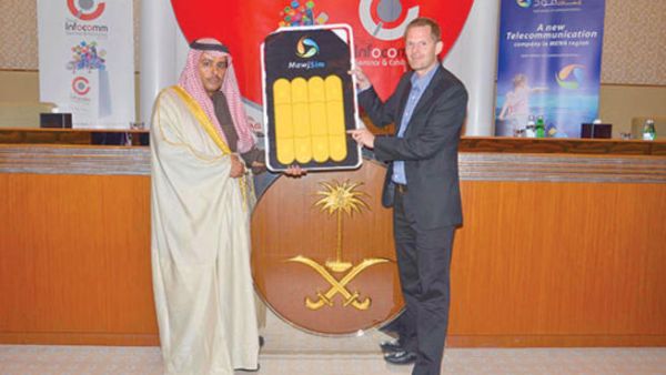 أوضح عبد الله المليحي، رئيس مجلس الأعمال السعودي - السنغافوري لـ«الشرق الأوسط» أنه جرى أمس، الإعلان عن إطلاق استخدام شريحة لاصقة سنغافورية الصنع، من المتوقع أن تمثل 20 في المائة من حجم السوق السعودية لخدمات الهاتف الجوال بحلول عام 2014
