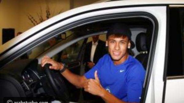 اللاعب البرازيلي نيمار ونجم فريق برشلونة الإسباني سابقاً