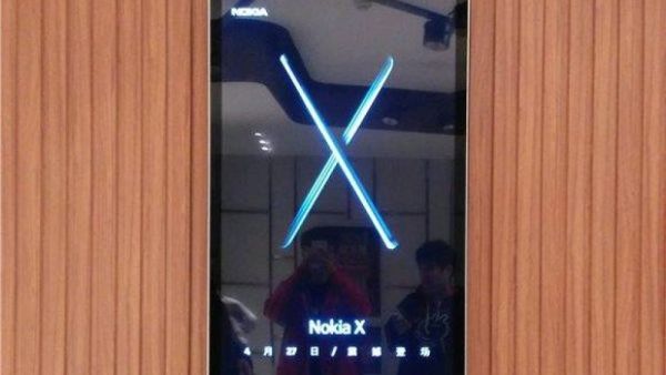 يطرح الهاتف تحت اسم "Nokia X" التجاري، بهيكل أنيق من المعدن والزجاج المقاوم للصدمات والخدوش