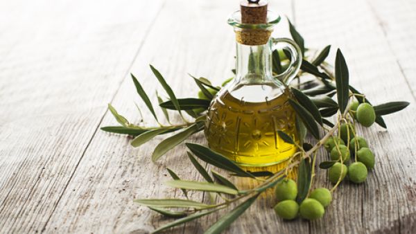 يتوزع شجر الزيتون المخصص لاستخلاص الزيت بنسبة 14 % في الشمال و67 % في وسط البلاد و19% في مدن الجنوب التونسية