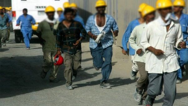سلطنة عمان تقرر إيقاف استقدام وافدين في هذه المهن