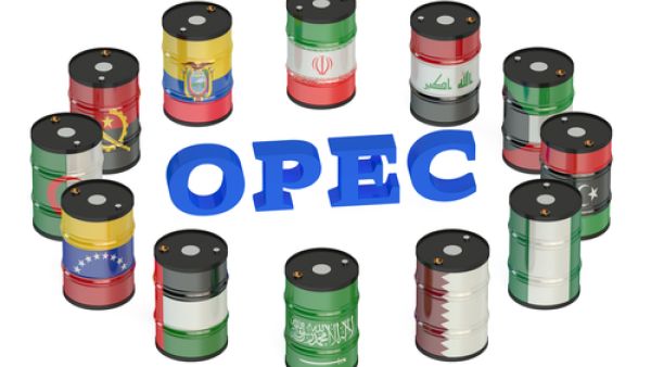 العرض سيزيد على الطلب بنحو 760 ألف برميل يوميا في 2016 إذا واصلت المنظمة الضخ بمعدل فبراير شباط ارتفاعا من 720 ألف برميل يوميا وفقا لتقرير الشهر الماضي