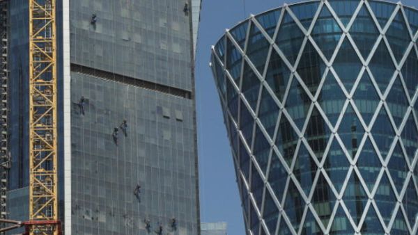 بدأت قطر مفاوضات مع مجموعة «سيجي» الهندسية الفنلندية للإنشاءات لإقامة مجموعة فنادق عائمة قبالة سواحل الدوحة لاستيعاب الأعداد الكبيرة من الزائرين التي ستتدفق على العاصمة القطرية لمتابعة مباريات كأس العالم لكرة القدم والتي ستقام في الدوحة عام 2022