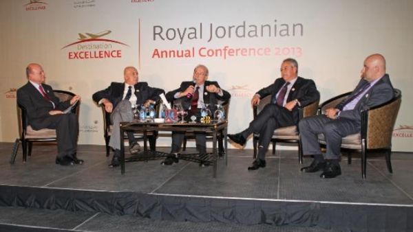 الرؤساء التنفيذييون السابقون للملكية الأردنية / من اليمين : الرئيس الحالي المهندس عامر الحديدي ، المهندس سامر المجالي (2001-2009) ، نادر الذهبي (1994-2001) ، حسام أبو غزالة (1989-1991) ، والنائب السابق لرئيس الإتحاد العالمي للنقل الجوي (أياتا) الدكتور مجدي صبري