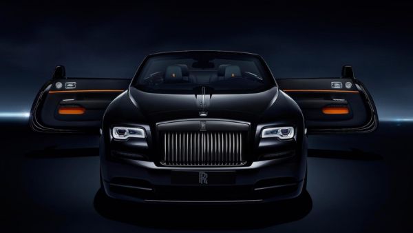 رولز رويس تكشف عن داون بنسخة Black Badge المذهلة