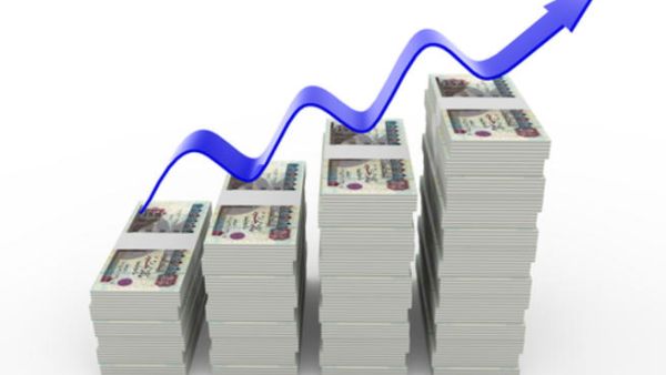 ارتفع المؤشر الرئيسي للبورصة المصرية «إيجي إكس 30» الذي يقيس أداء أنشط 30 شركة بالسوق بشكل طفيف بنسبة بلغت 0,05% ليغلق على 6723,6 نقطة متجاوزا بذلك مستوى إغلاقه يوم 24 يناير عام 2011